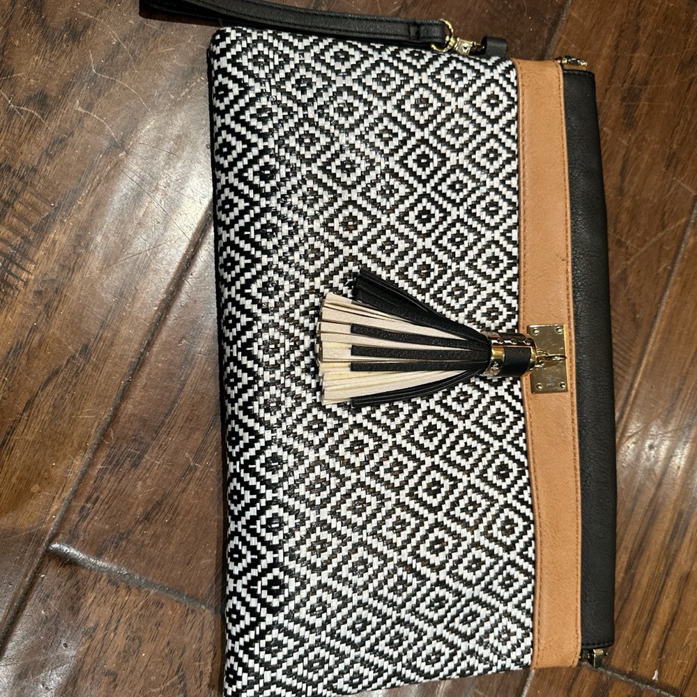 Aldo Black and Tan Geometric Clutch‎ - Picture 2 of 6